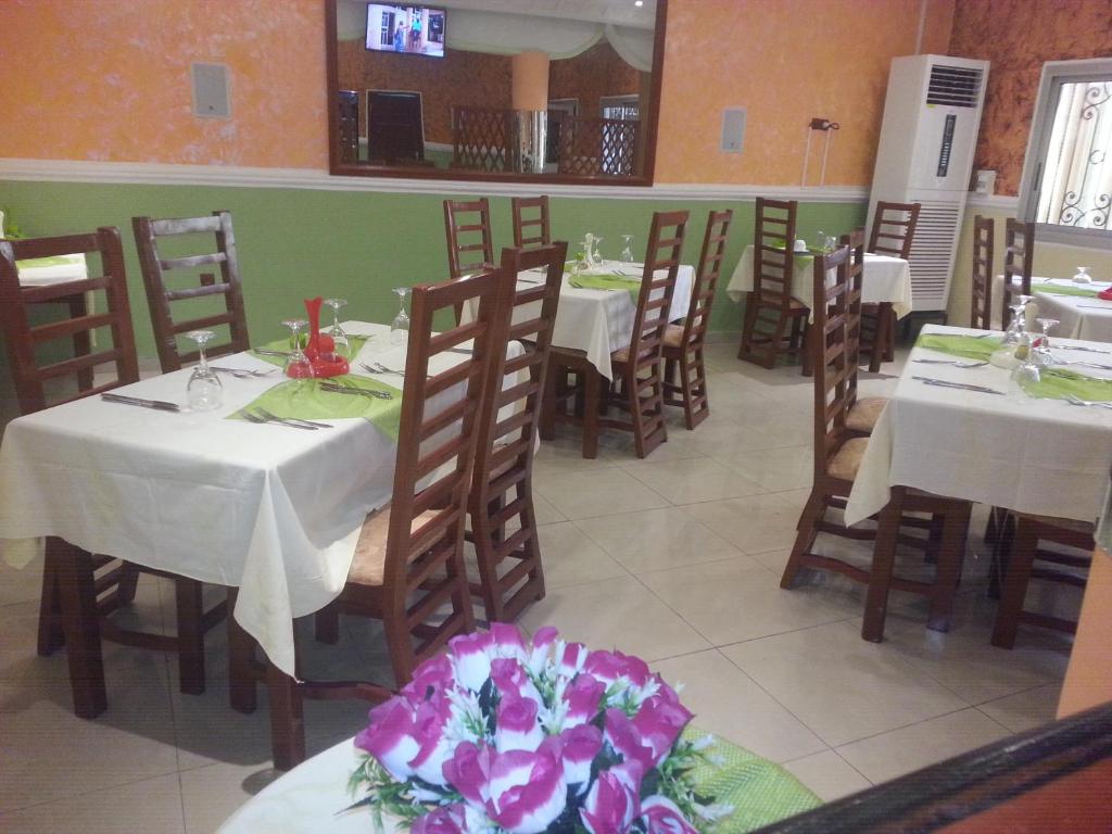 Restaurace v ubytování Hotel - Y