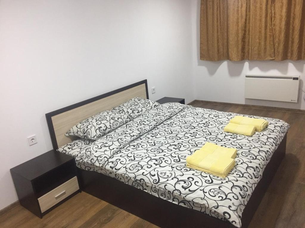 A bed or beds in a room at Dunav Apart