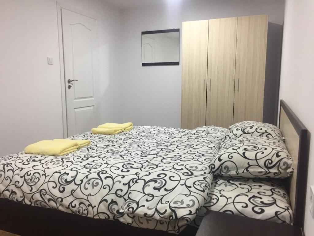 A bed or beds in a room at Dunav Apart