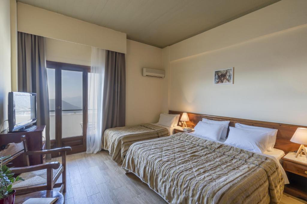 Postel nebo postele na pokoji v ubytování Anemolia Mountain Resort