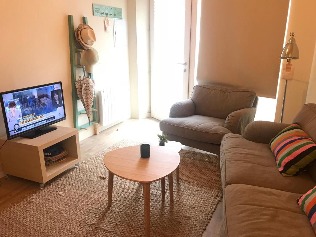 Telewizja i/lub zestaw kina domowego w obiekcie Preciosa Casa en el Casco Histórico de Baiona