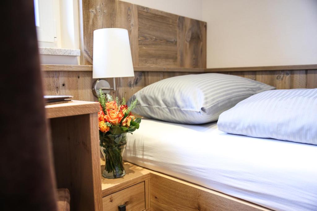 Postel nebo postele na pokoji v ubytování Hotel Friedenseiche