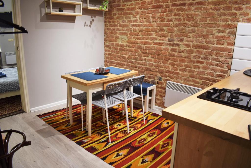Kuchyňa alebo kuchynka v ubytovaní Art apartment on Rynok Square