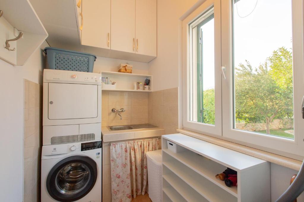 Kuchyň nebo kuchyňský kout v ubytování Villa Mendula