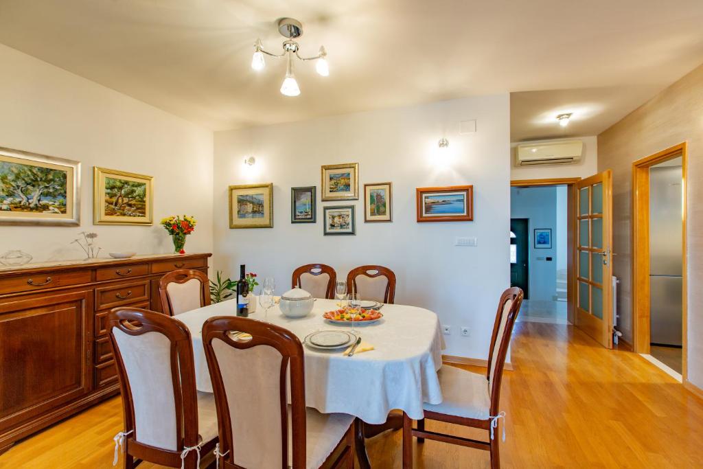 Posezení v ubytování Villa Mendula