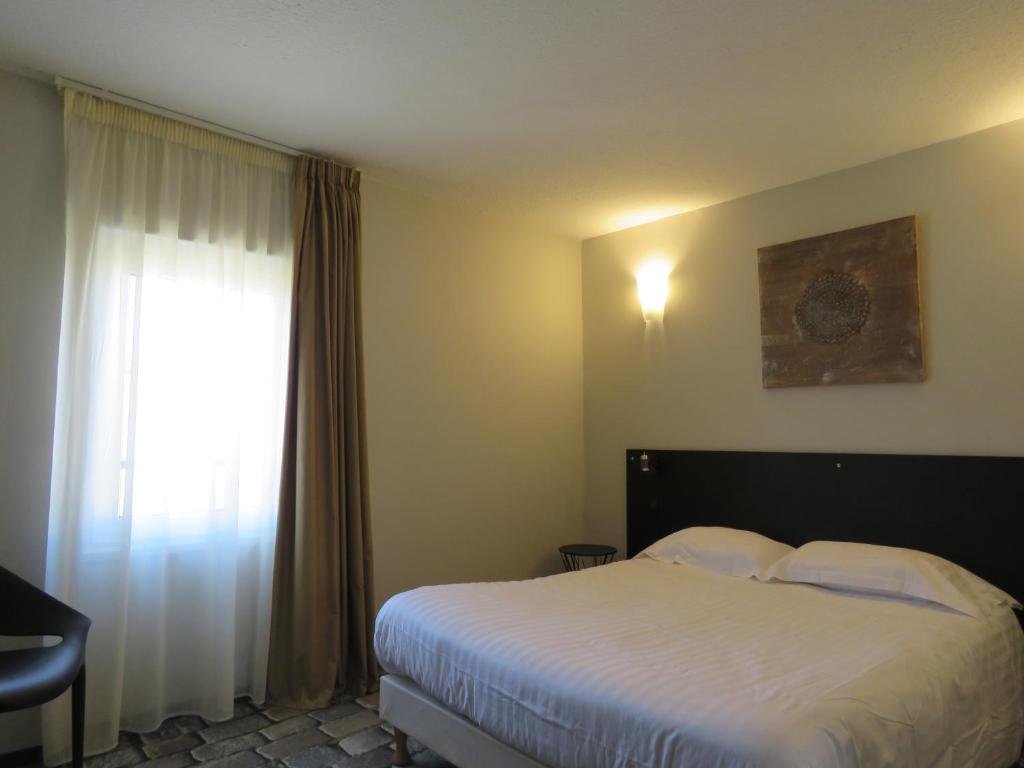 Postel nebo postele na pokoji v ubytování CIT'HÔTEL LE DAV Clermont-Ferrand Centre