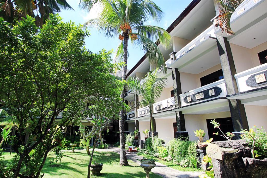 Zahrada ubytování Bakung Beach Resort