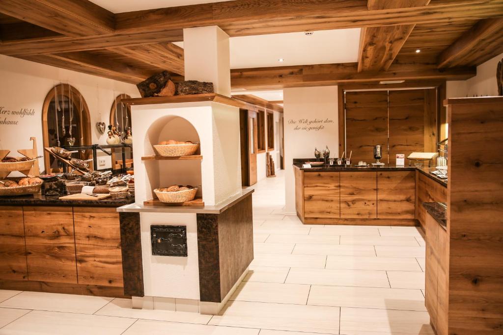 Kuchyň nebo kuchyňský kout v ubytování Hotel Friedenseiche
