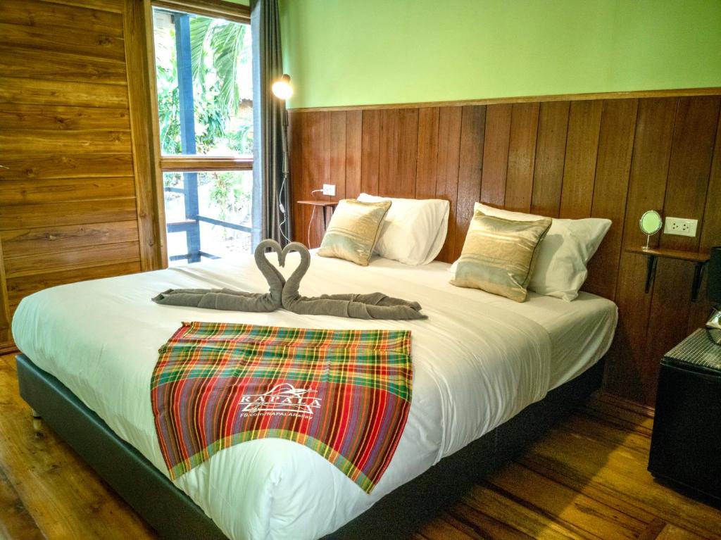 Postel nebo postele na pokoji v ubytování Rapala Rock Wood Resort- SHA Plus