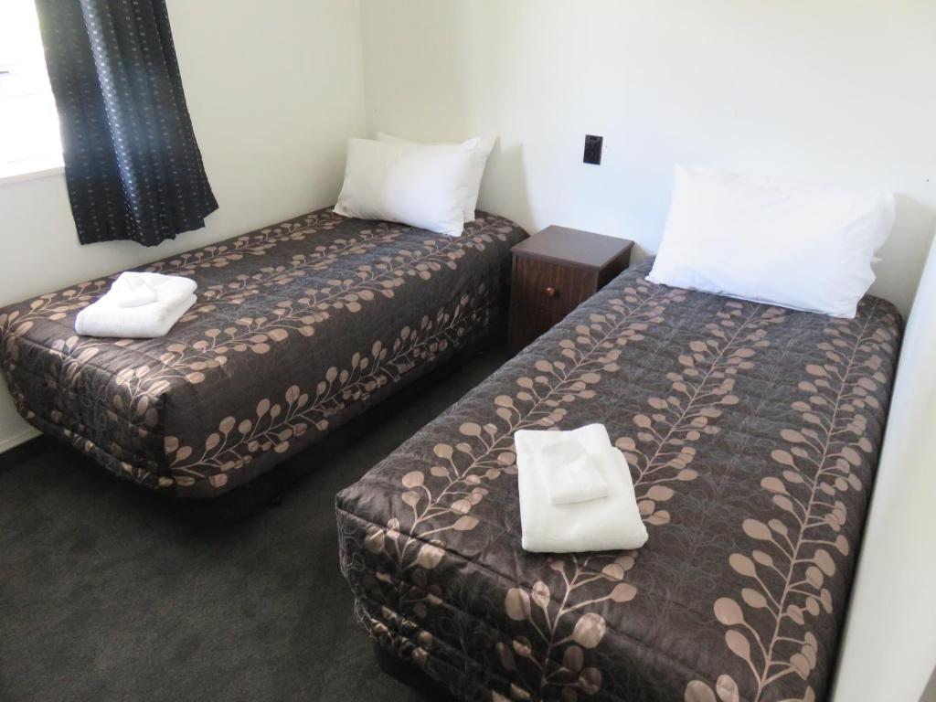 Postel nebo postele na pokoji v ubytování Admirals Motor Lodge