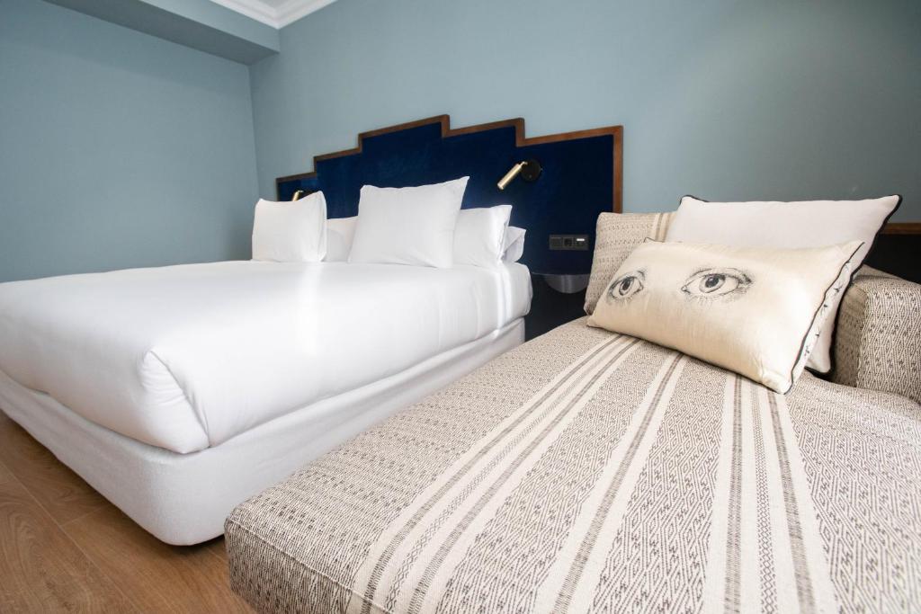 A bed or beds in a room at Soho Boutique Congreso