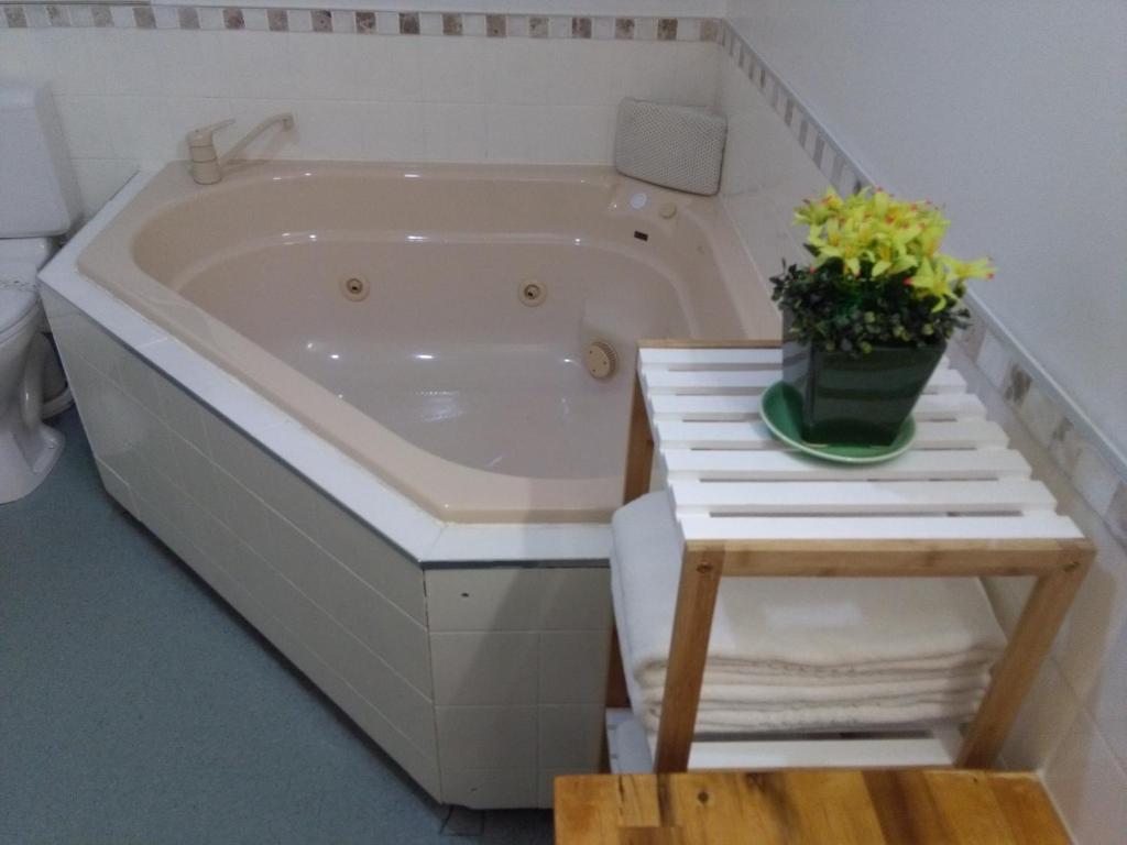 Colonial Lodge Motel - Resim 6