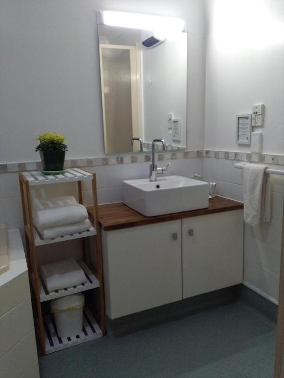 Colonial Lodge Motel - Resim 12