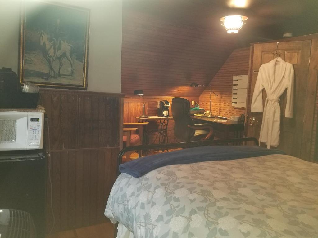 Hallowell Rooming House - Suite With River View