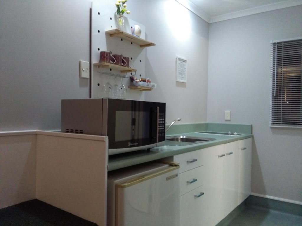 Colonial Lodge Motel - Resim 43