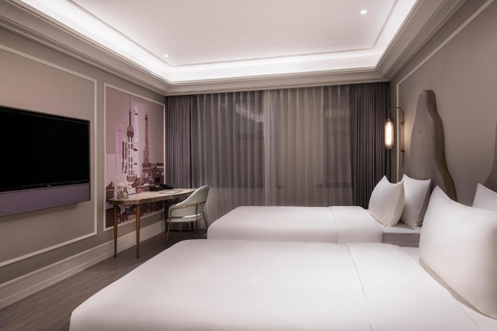 Postel nebo postele na pokoji v ubytování Mercure Shanghai Yu Garden