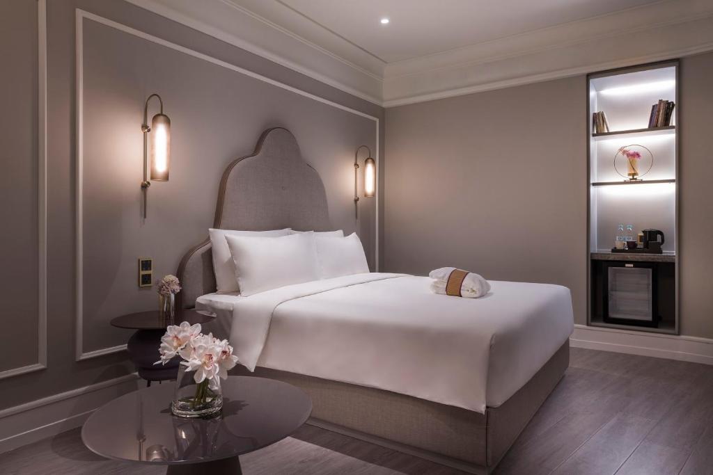 Postel nebo postele na pokoji v ubytování Mercure Shanghai Yu Garden