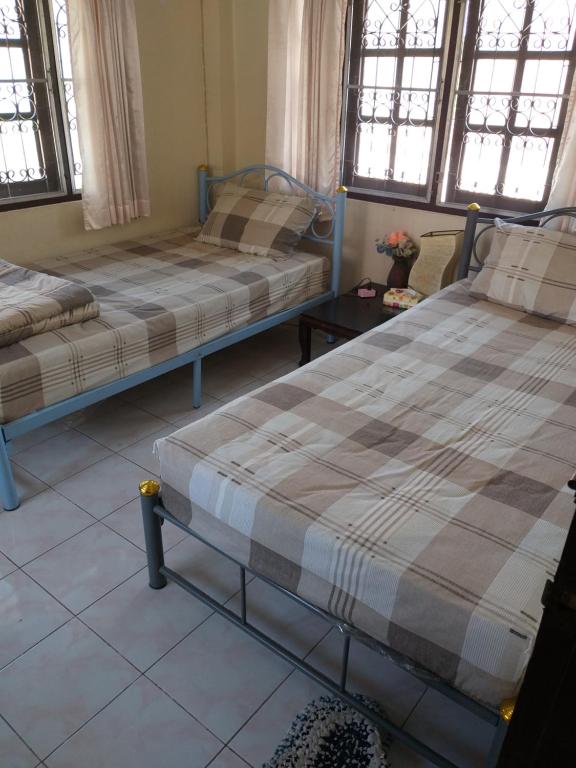 Srikrung Guesthouse - Standard Double Or Twin Room