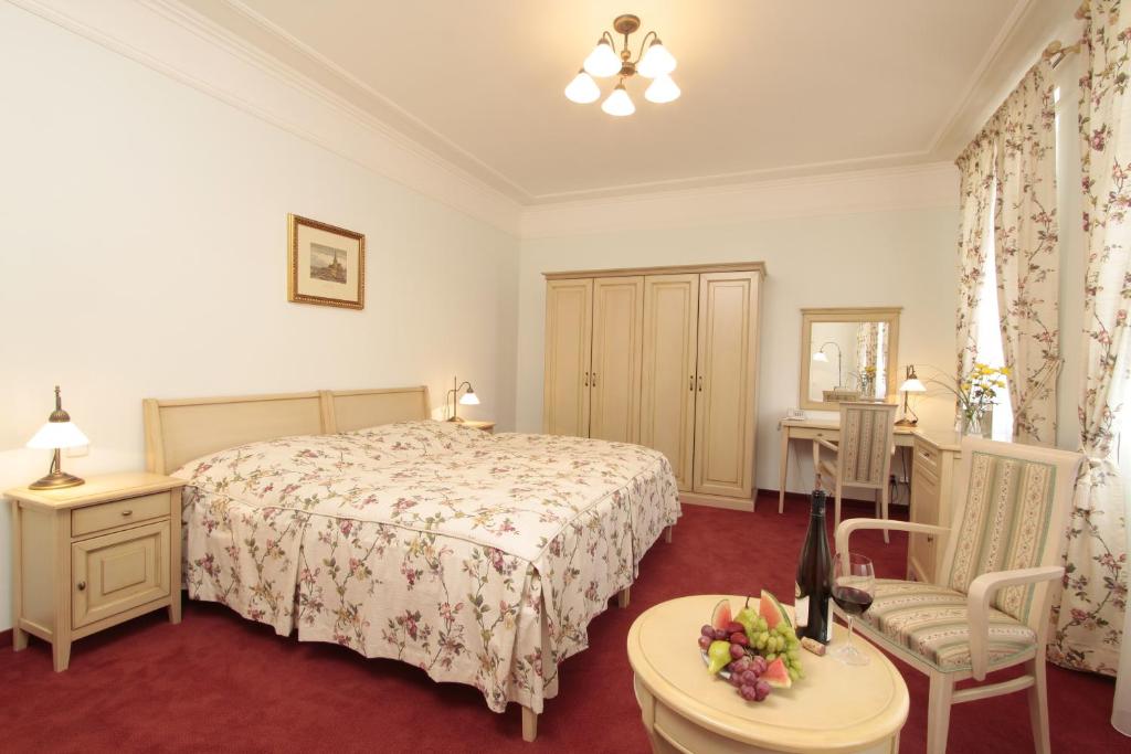 Postel nebo postele na pokoji v ubytování Spa Hotel Schlosspark