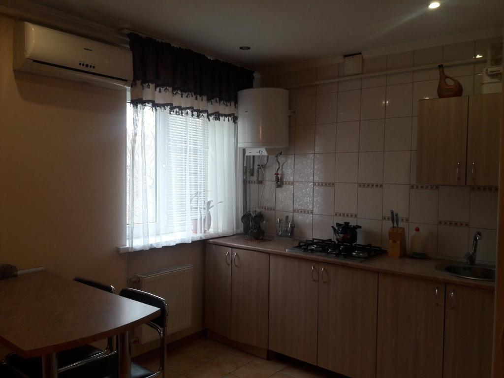 Kuchyň nebo kuchyňský kout v ubytování Апартаменты