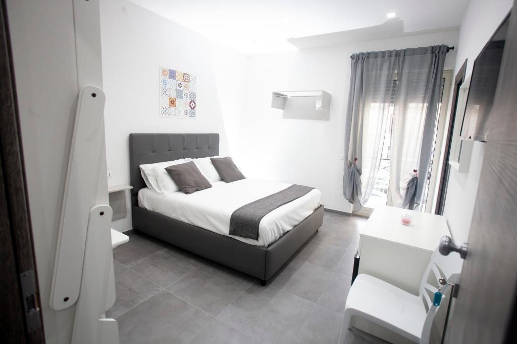 A bed or beds in a room at Amazing Napoli