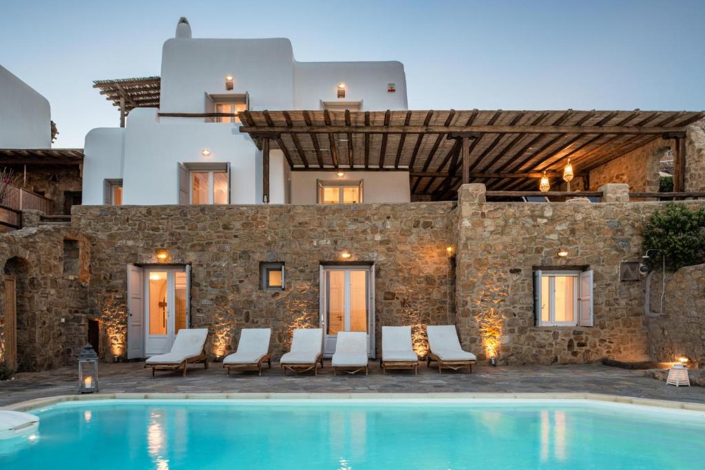Basen w obiekcie Summer Mood Villas "Plus" - 6 bedroom villa lub w pobliżu