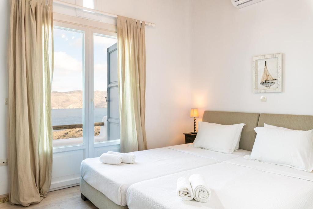 Łóżko lub łóżka w pokoju w obiekcie Summer Mood Villas "Plus" - 6 bedroom villa