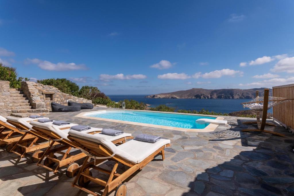 Basen w obiekcie Summer Mood Villas "Plus" - 6 bedroom villa lub w pobliżu