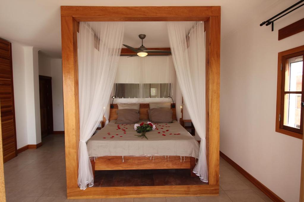 Postel nebo postele na pokoji v ubytování Hotel Casa Evora - luxury and beach front