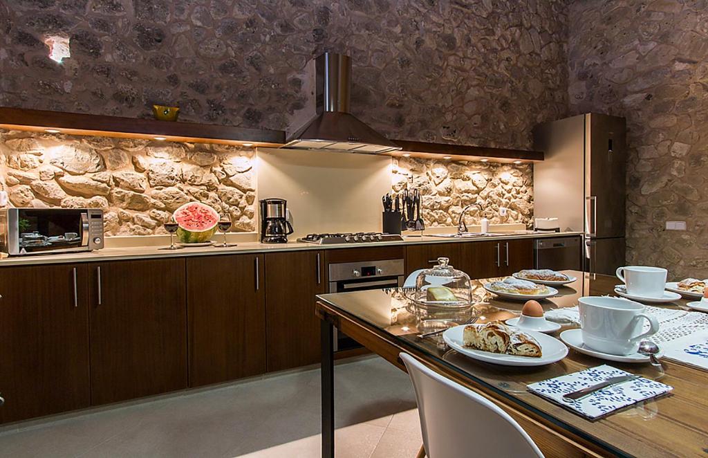 Kuchyň nebo kuchyňský kout v ubytování Country House Sa Serra