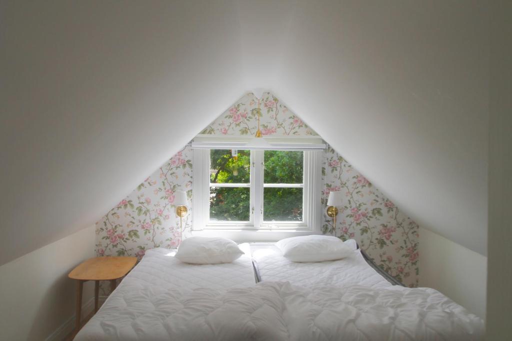 Postel nebo postele na pokoji v ubytování Tjärö Hotell & Vandrarhem