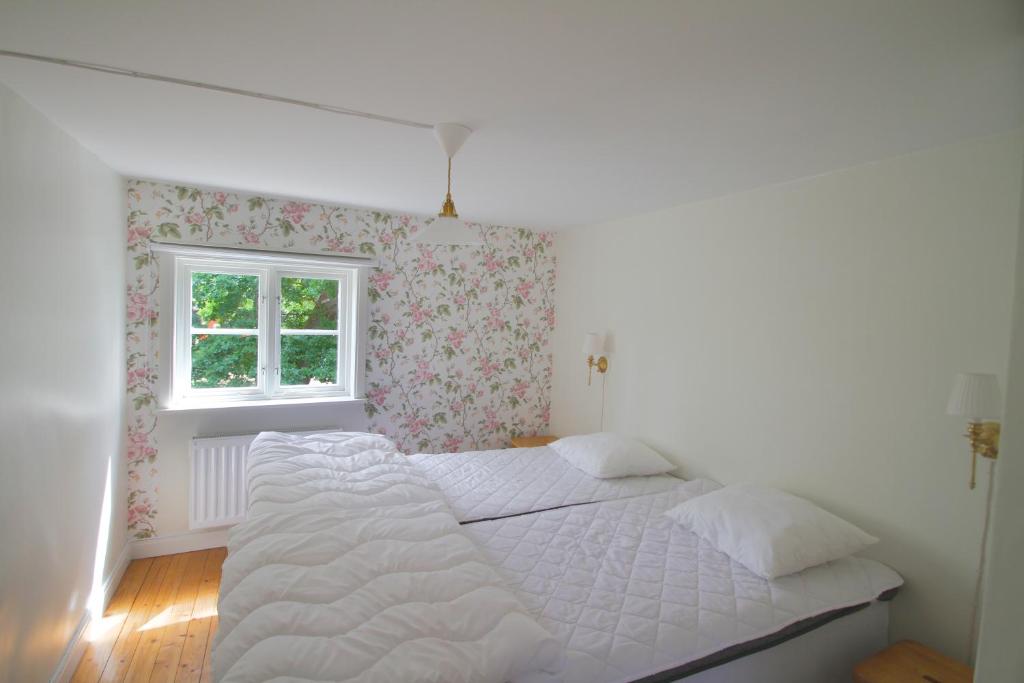 Postel nebo postele na pokoji v ubytování Tjärö Hotell & Vandrarhem