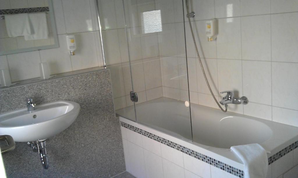 Koupelna v ubytování Airport Hotel Filder Post