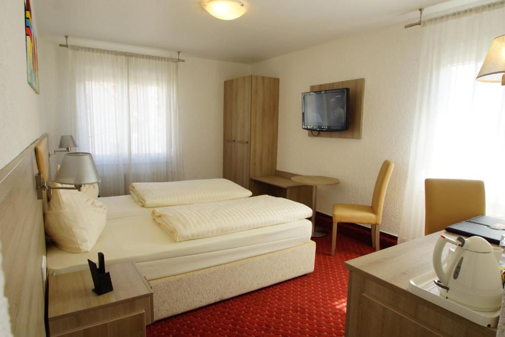 Postel nebo postele na pokoji v ubytování Airport Hotel Filder Post