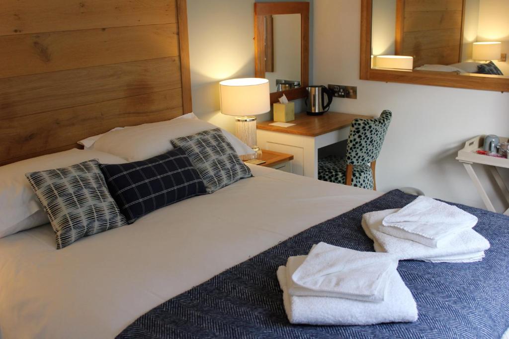 En eller flere senge i et værelse på The Pityme Inn