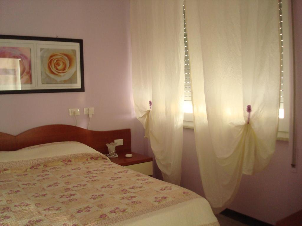 Postel nebo postele na pokoji v ubytování Affittacamere La Spezia Inn