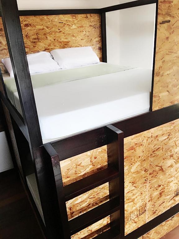 Postel nebo postele na pokoji v ubytování Spinning Cat Hostel