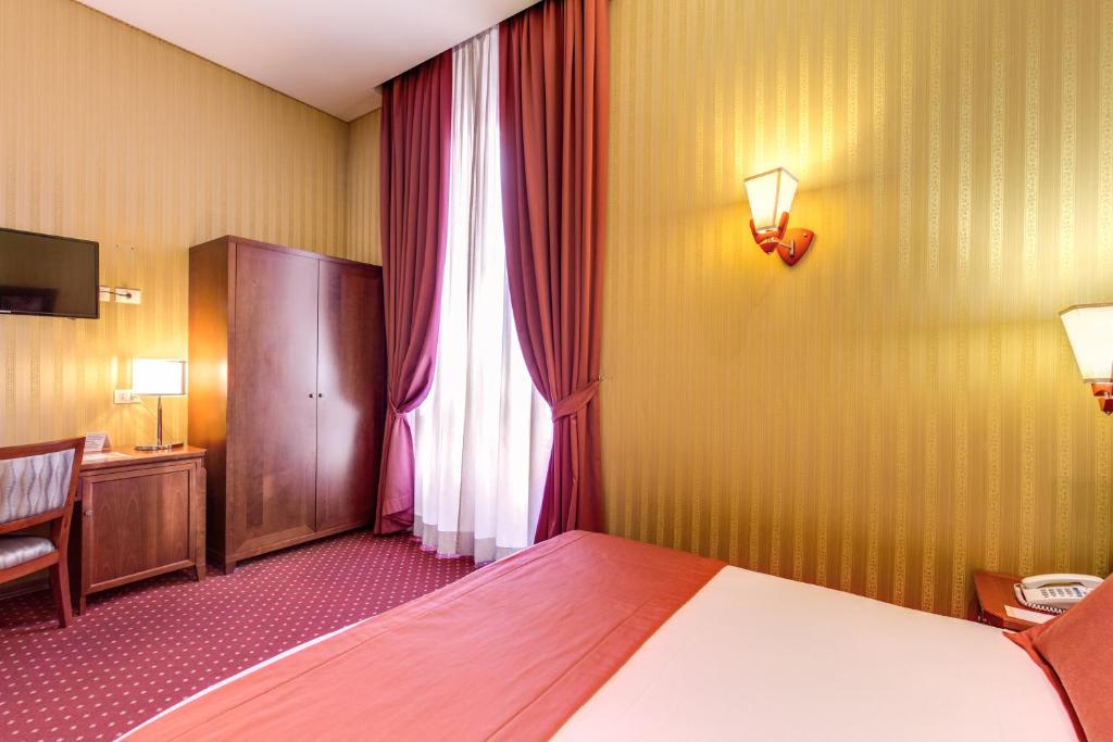 Postel nebo postele na pokoji v ubytování Augusta Lucilla Palace