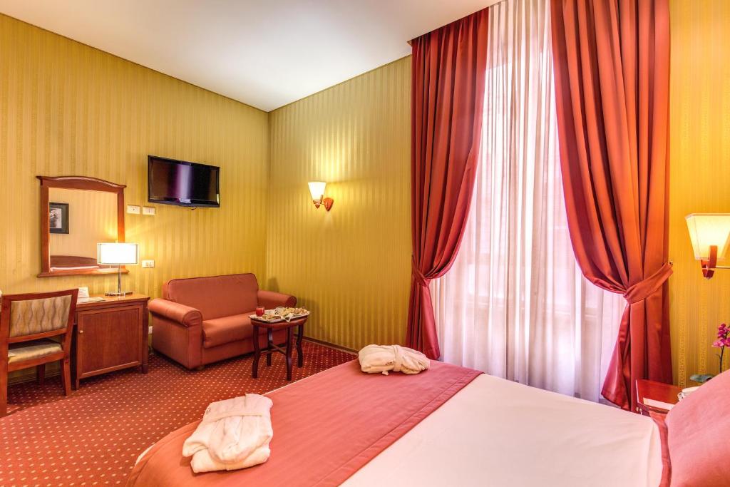 Postel nebo postele na pokoji v ubytování Augusta Lucilla Palace