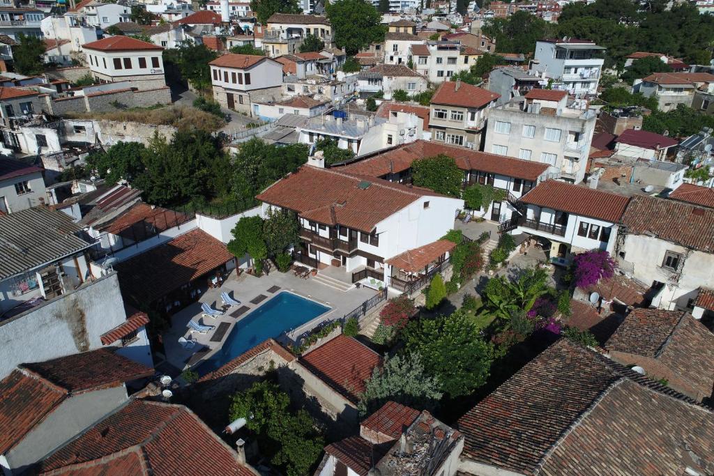 The surrounding neighborhood or a neighborhood close to a szállodákat