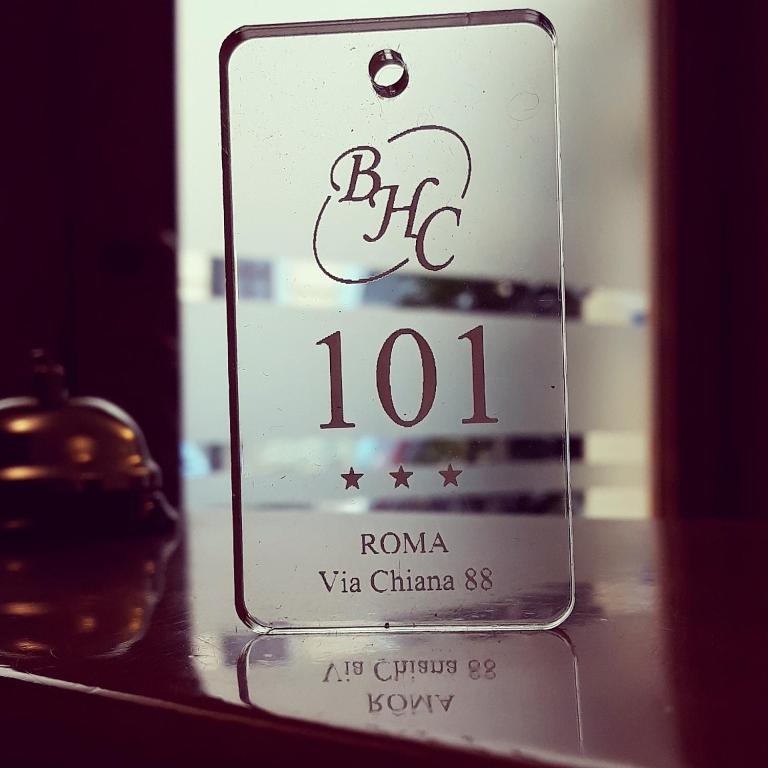 a glass object with the number on it at Hotel Coppede' in Rome