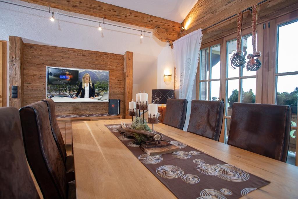 Televízia a/alebo spoločenská miestnosť v ubytovaní Appartement Kichelerhof