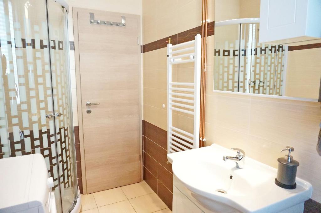 Łazienka w obiekcie Apartments Epulon