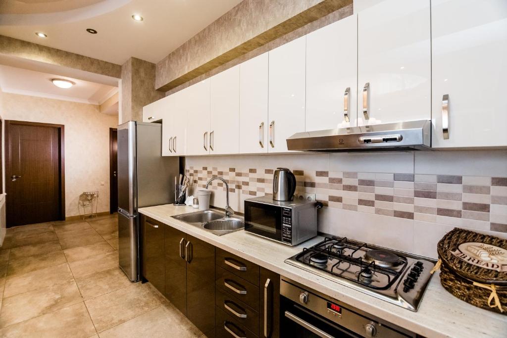 Dat Exx Apartments - Three-Bedroom Apartment