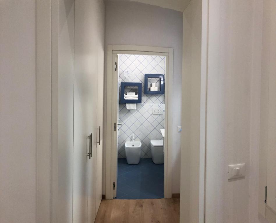 A bathroom at San Marco Design Suites