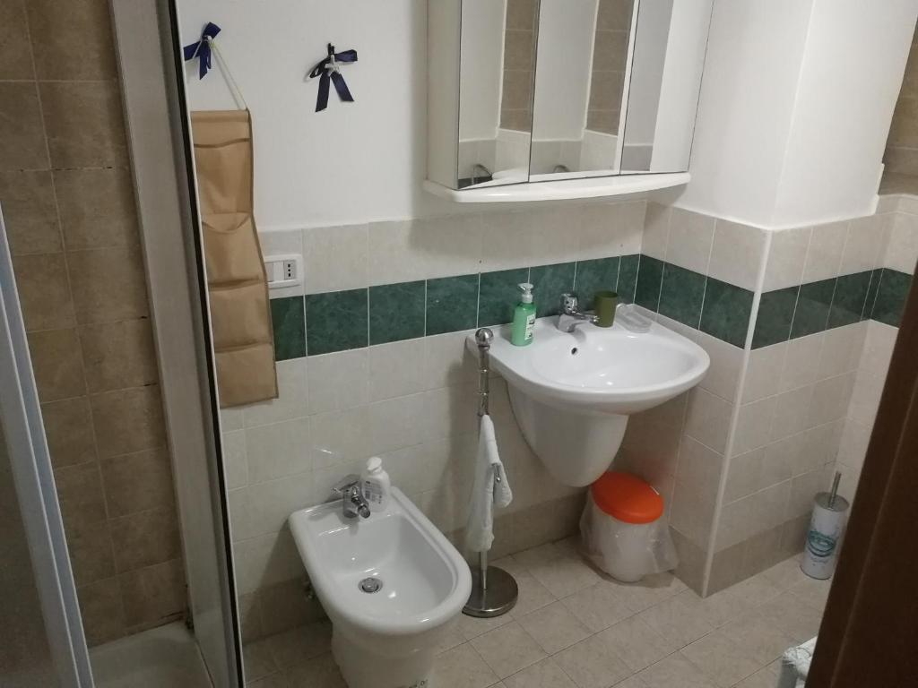 A bathroom at Via Pasquale Testa