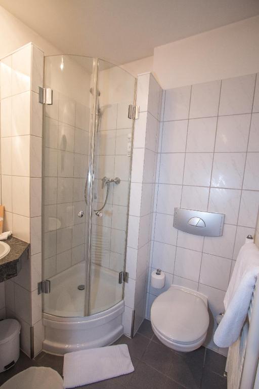 Koupelna v ubytování Hotel Garni am Markt - Businesshotel - Frühstücksbuffet - Fahrradabstellplatz - Hunde willkommen
