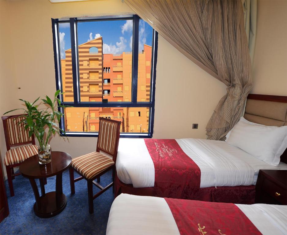 Postel nebo postele na pokoji v ubytování Al Waleed Tower Hotel