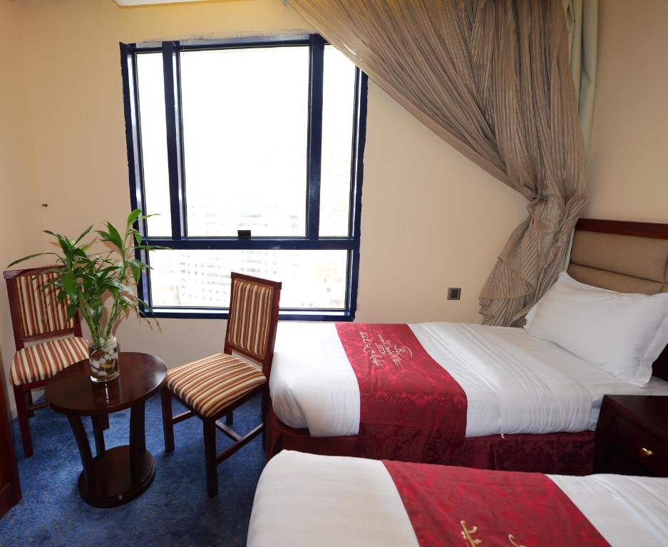 Postel nebo postele na pokoji v ubytování Al Waleed Tower Hotel