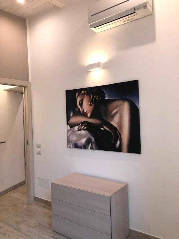 A television and/or entertainment centre at Kibilù - Viale Bligny - Porta Romana - Università Bocconi